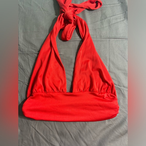 Cute red triangle top - Picture 2 of 3